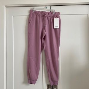 LULULEMON WOMENS Joggers. NWT.
